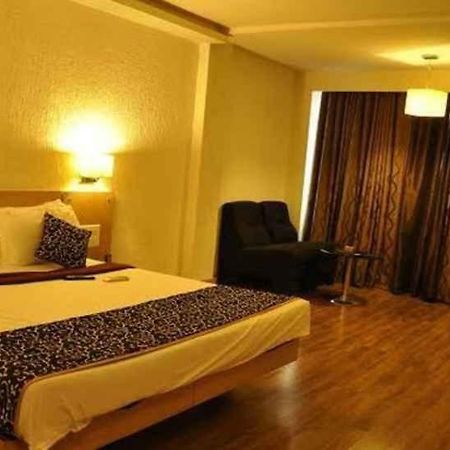 Hotel Manorama Vijayawāda Dış mekan fotoğraf