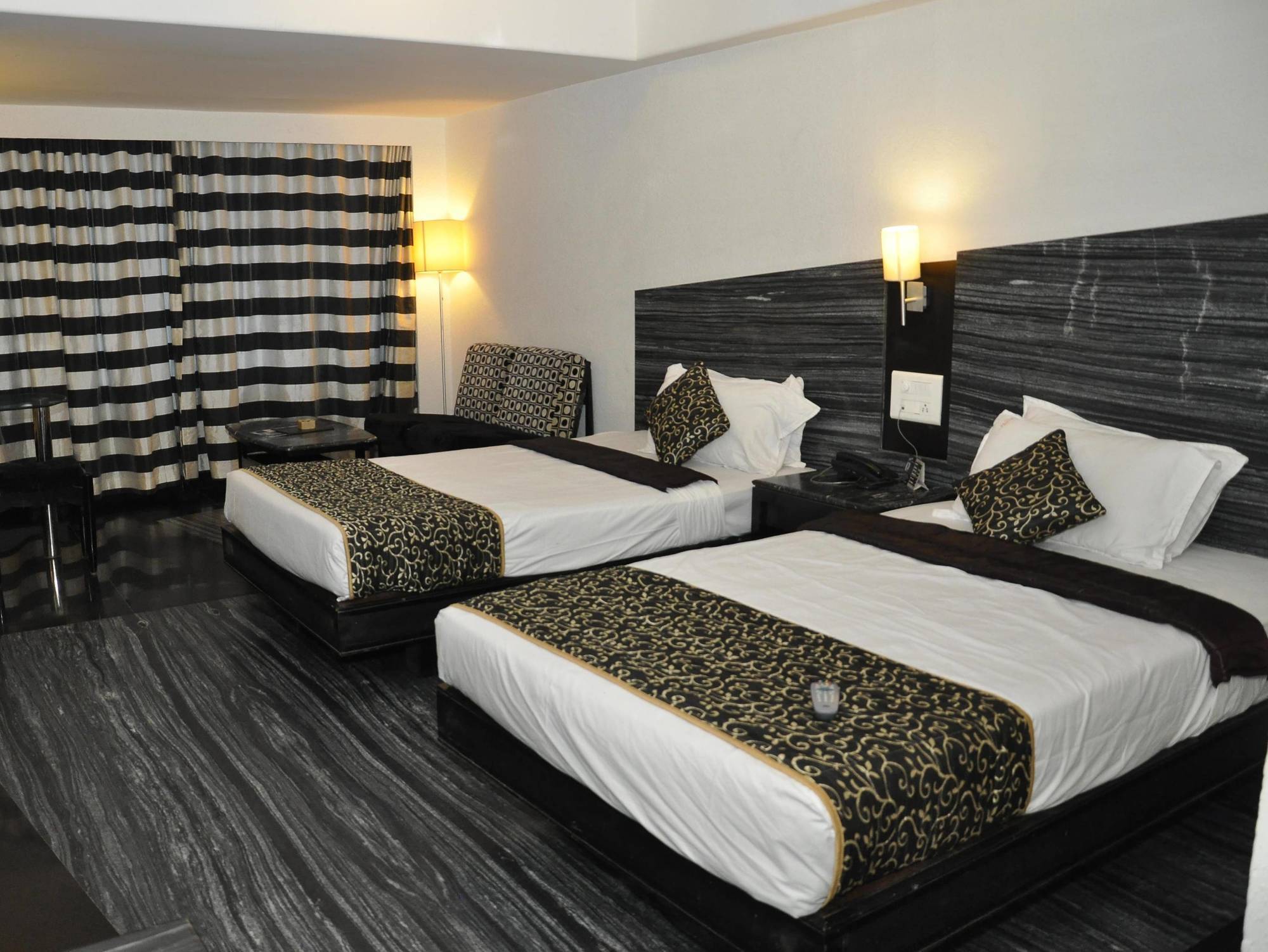 Hotel Manorama Vijayawāda Dış mekan fotoğraf